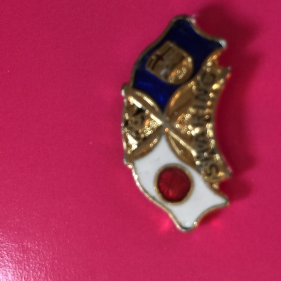 Pins - Picture 4 of 7
